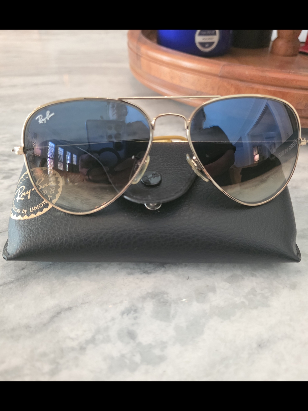 Ray Ban Unisex Aviator Sunglasses. Authentic. Gold Frame w/Blue Gradient Lenses
